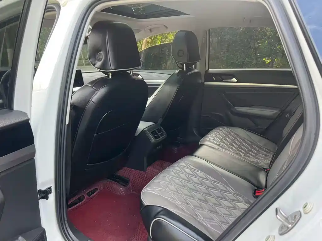 Volkswagen Lavida — миниатюра 6