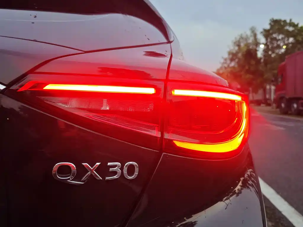 Infiniti QX30 — миниатюра 14