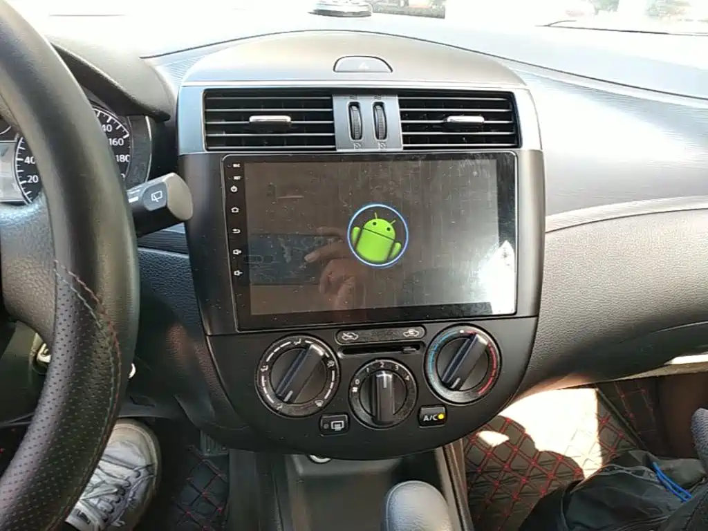 Nissan Tiida — миниатюра 13