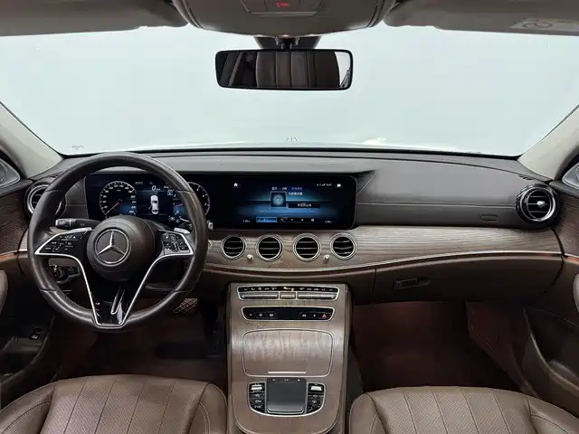 Mercedes-Benz E-Class — миниатюра 4