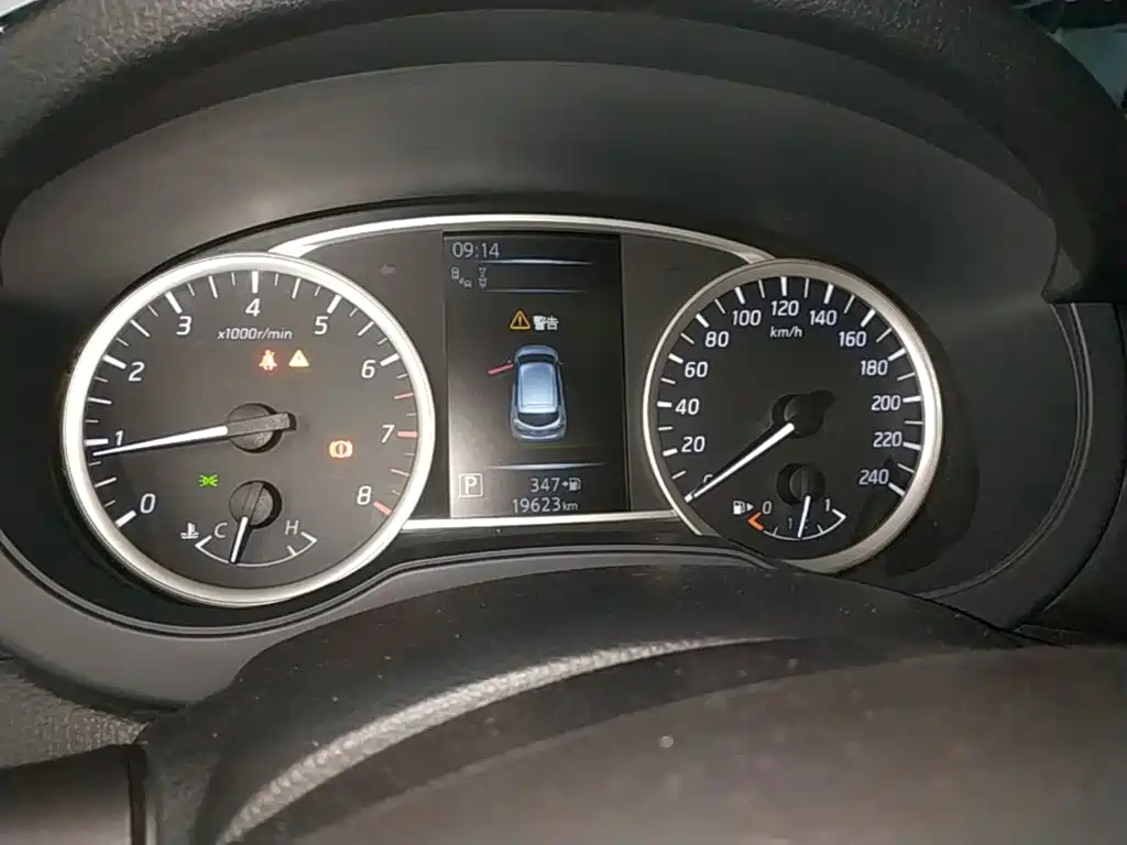 Nissan Tiida — миниатюра 12