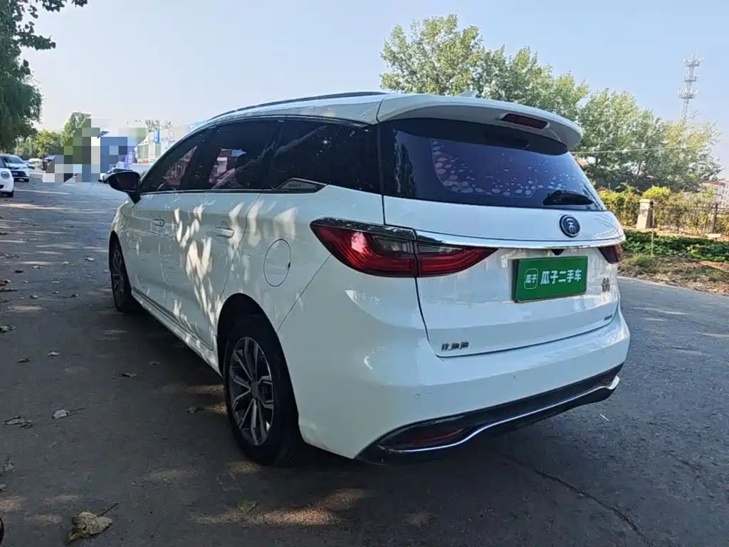 BYD MAX — миниатюра 5