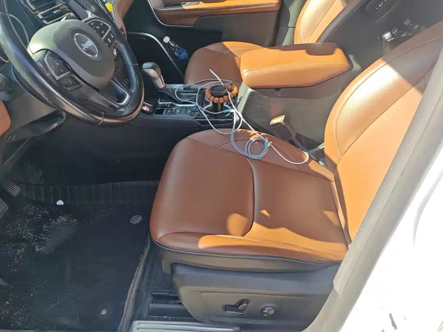 Jeep Grand Commander — миниатюра 9