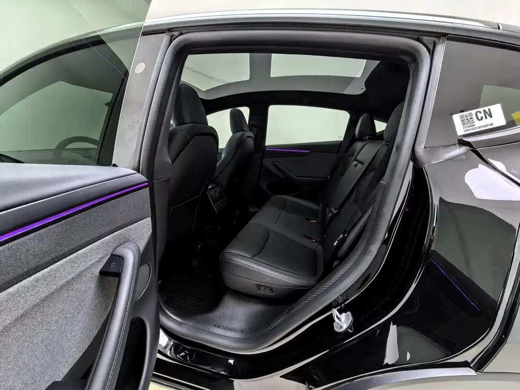 Tesla Model Y — миниатюра 9