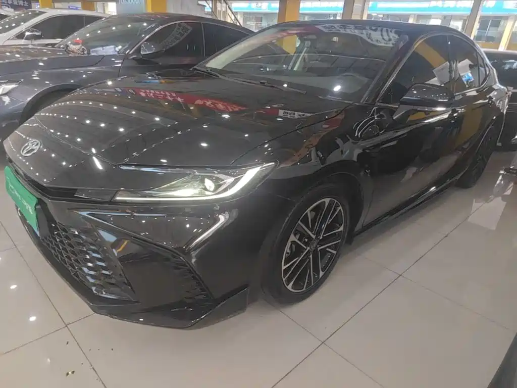 Toyota Camry — миниатюра 2