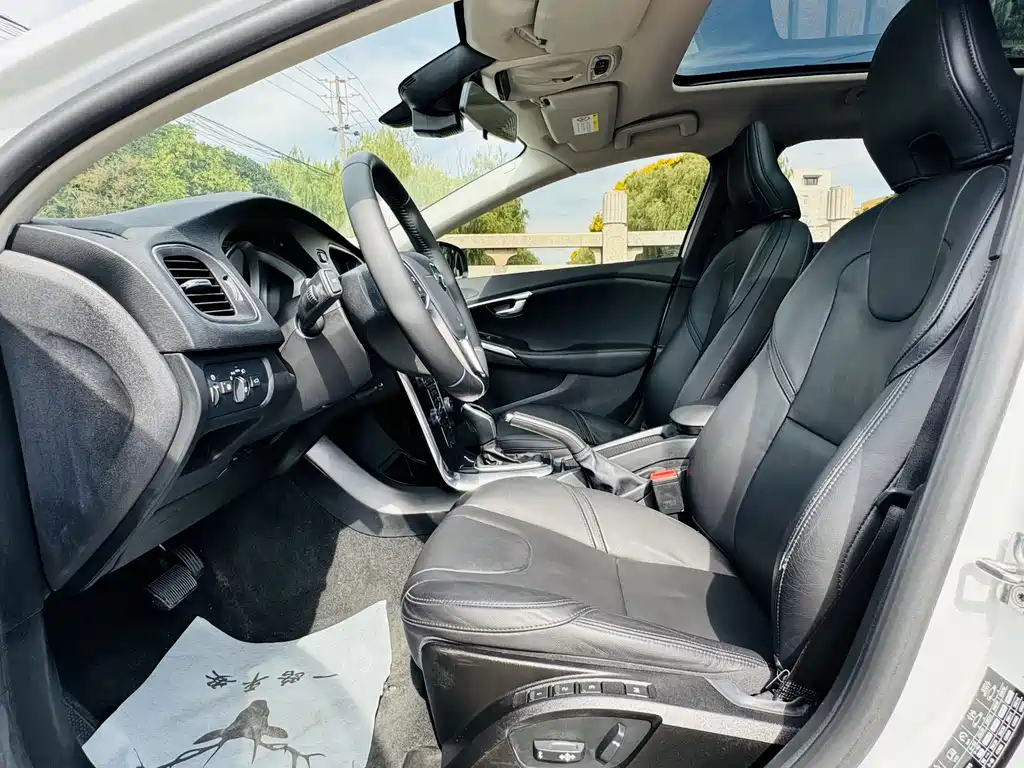Volvo V40 — миниатюра 8