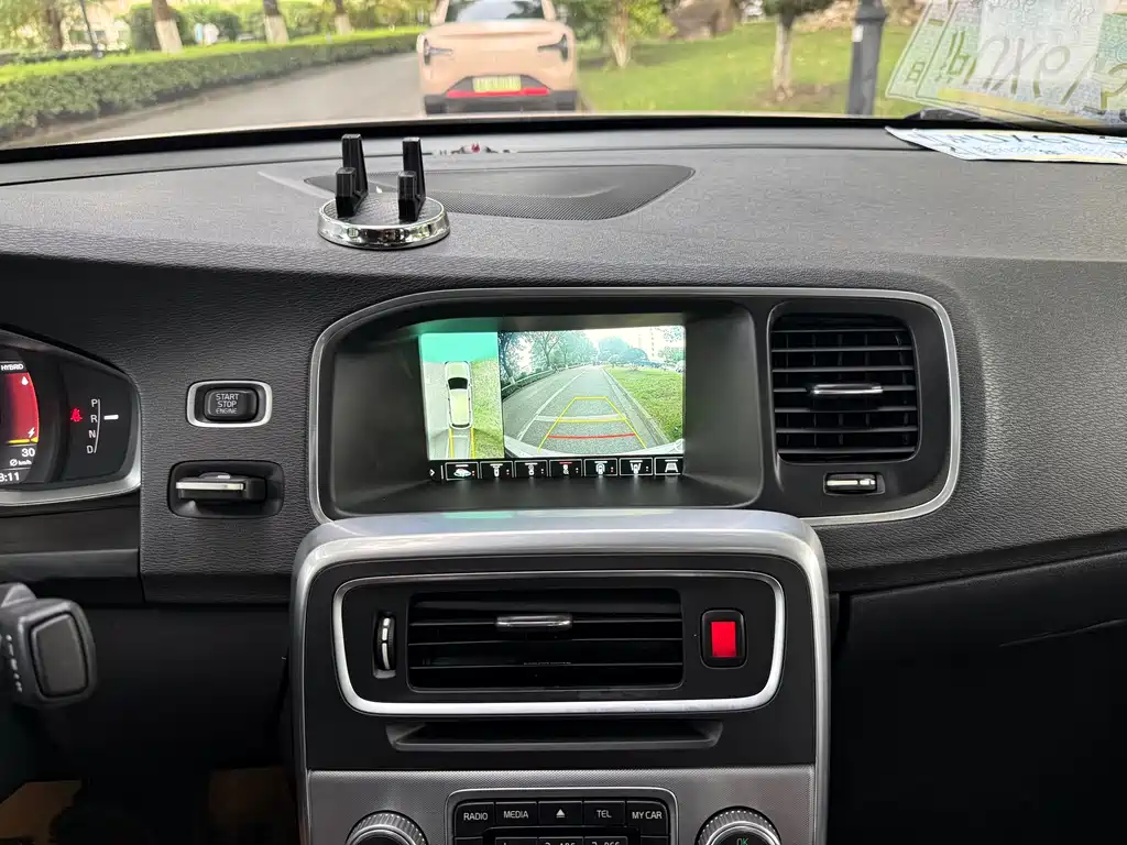 Volvo S60 PHEV — миниатюра 22