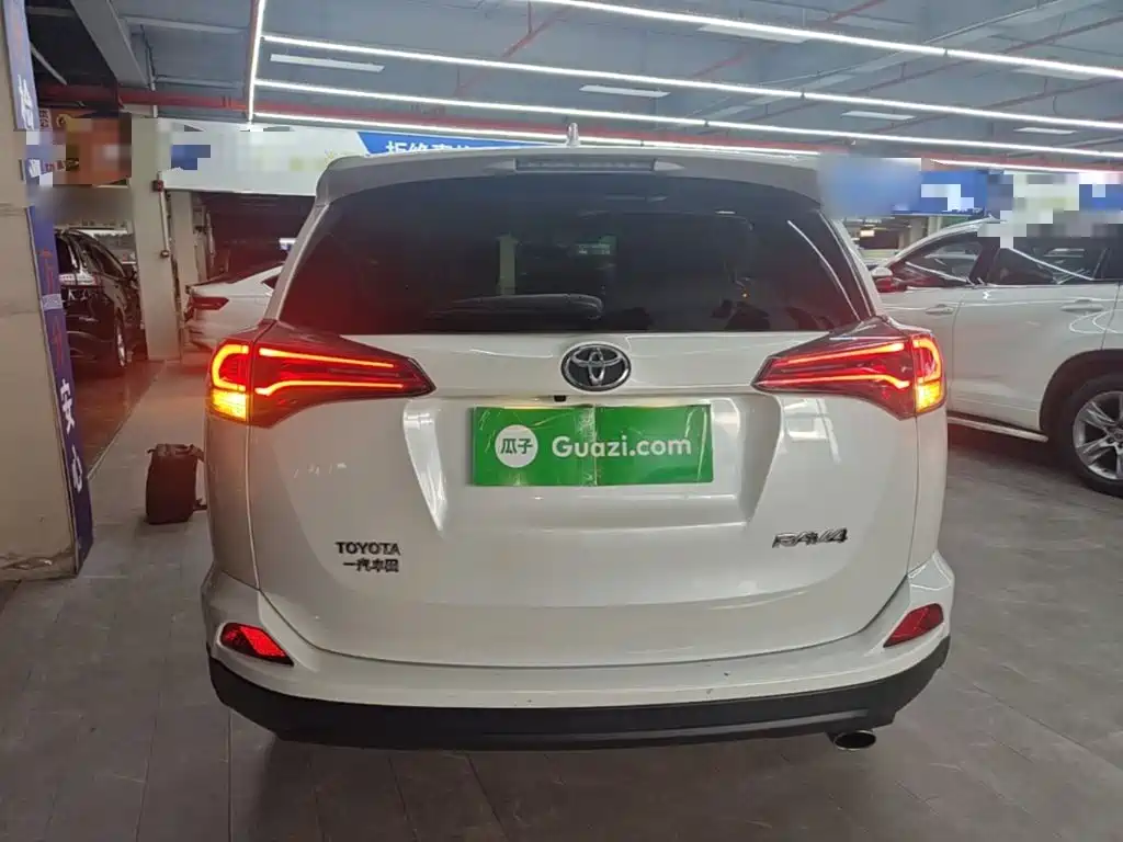 Toyota RAV4 — миниатюра 6
