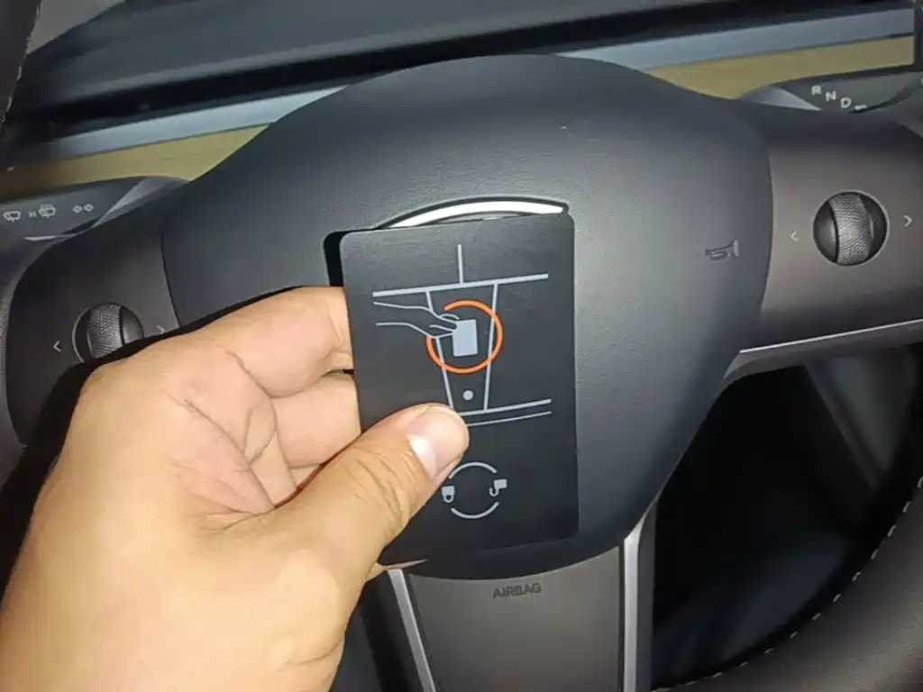 Tesla Model Y — миниатюра 9