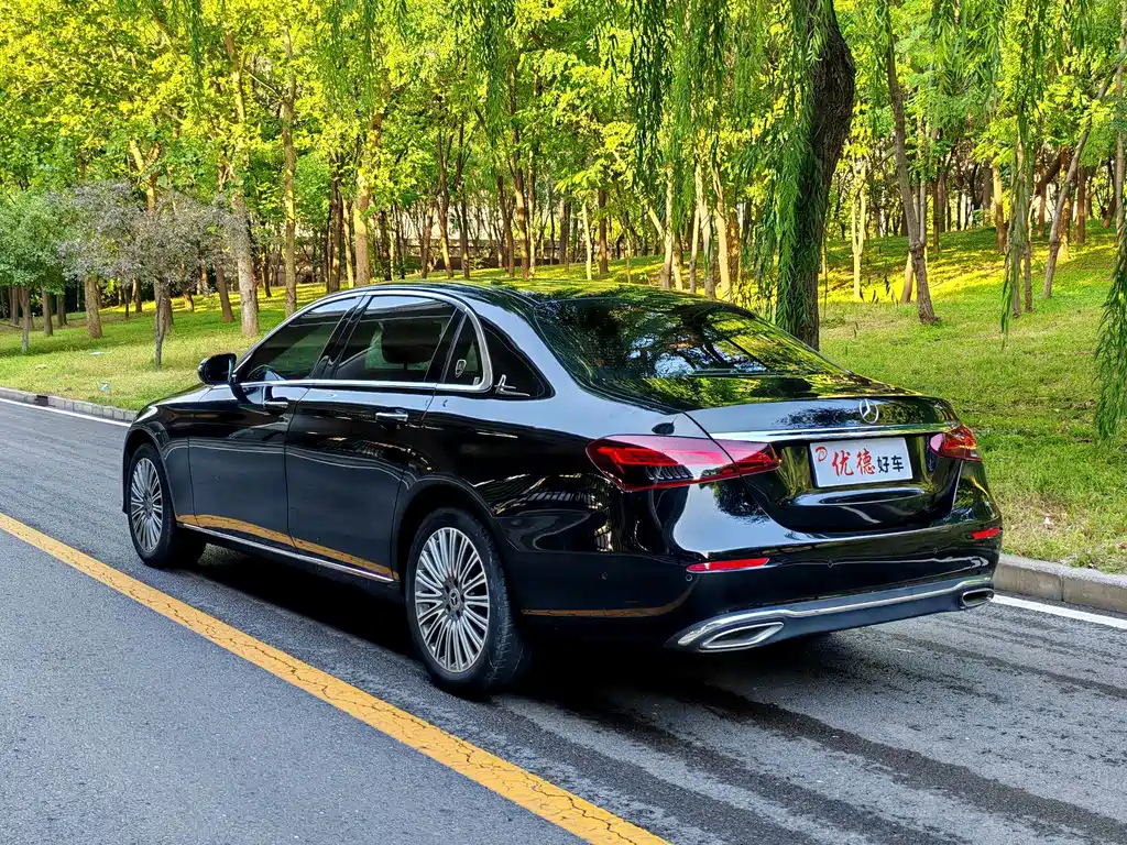 Mercedes-Benz E-Class — миниатюра 17