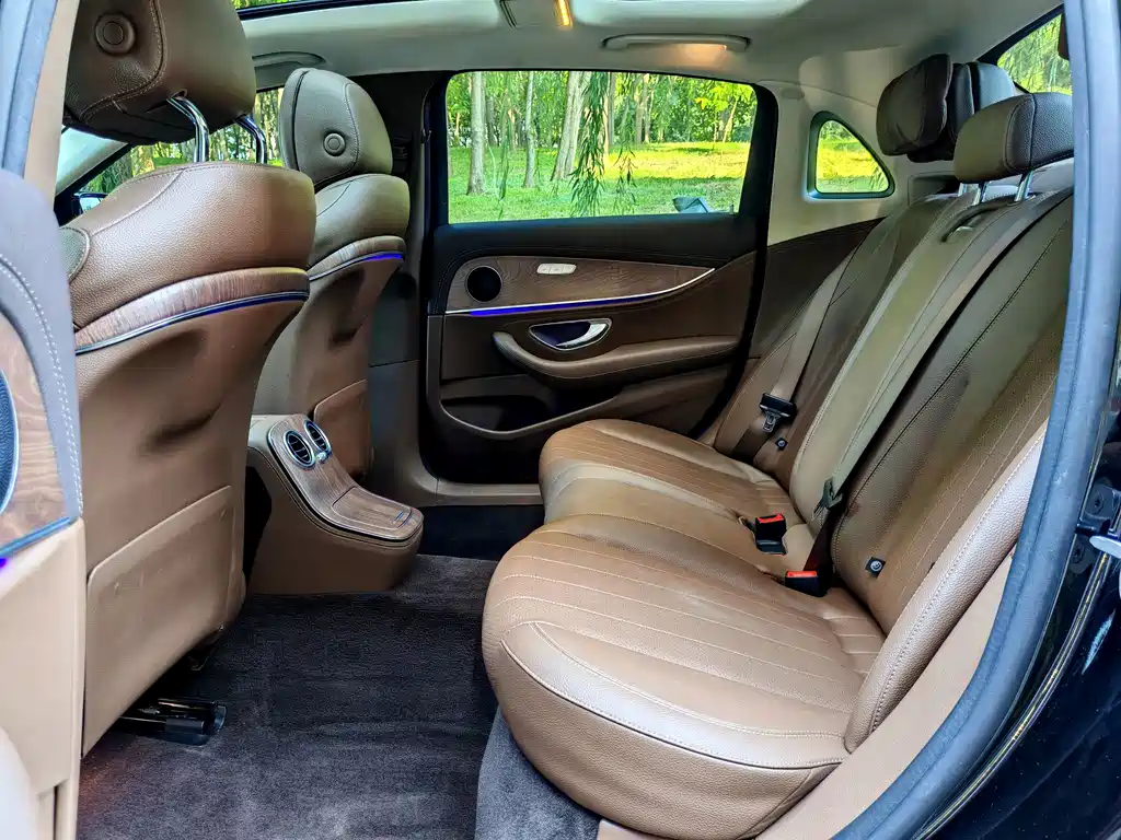 Mercedes-Benz E-Class — миниатюра 6