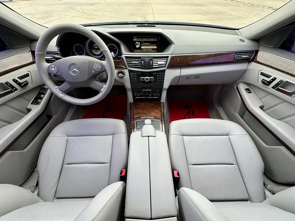 Mercedes-Benz E-Class — миниатюра 6