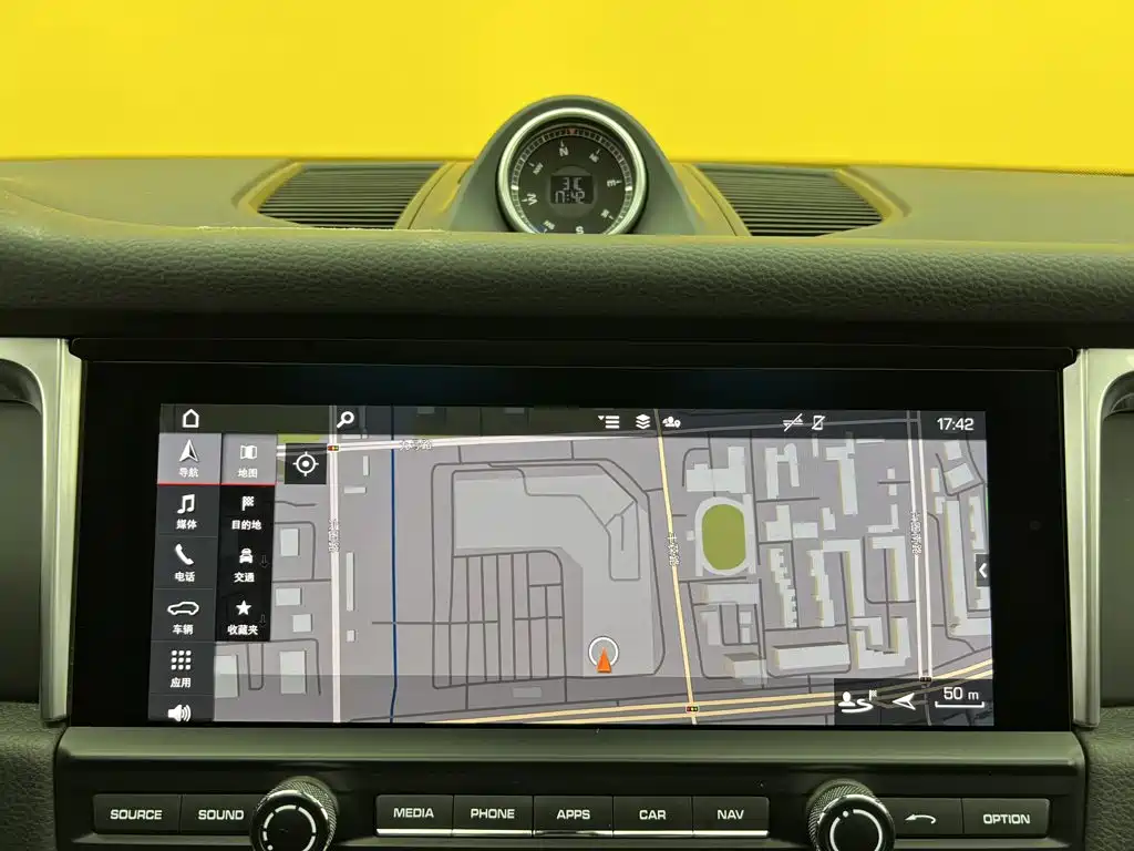 Porsche Macan — миниатюра 22