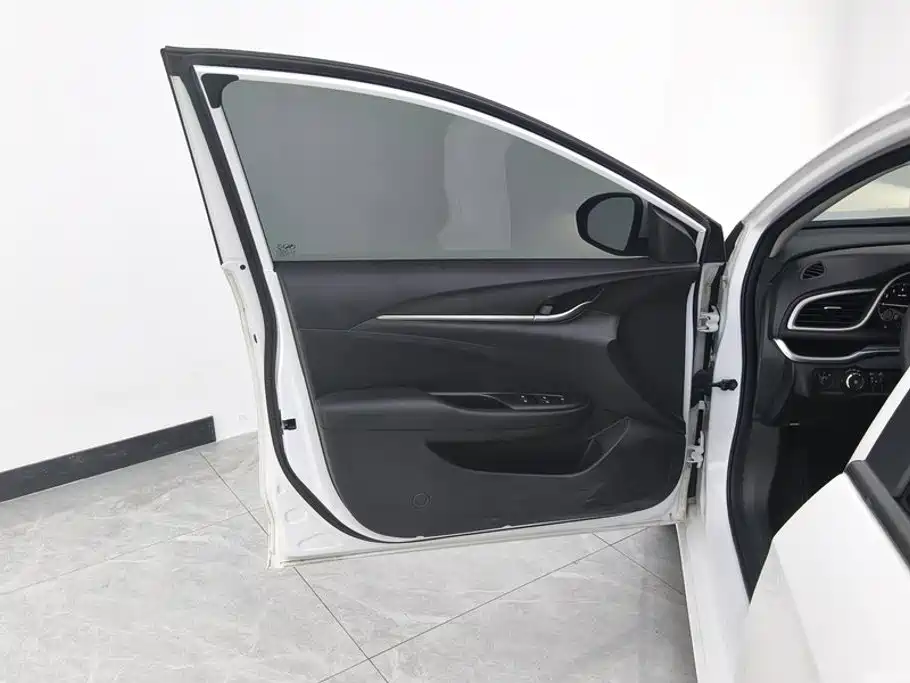 Buick Excelle — миниатюра 7