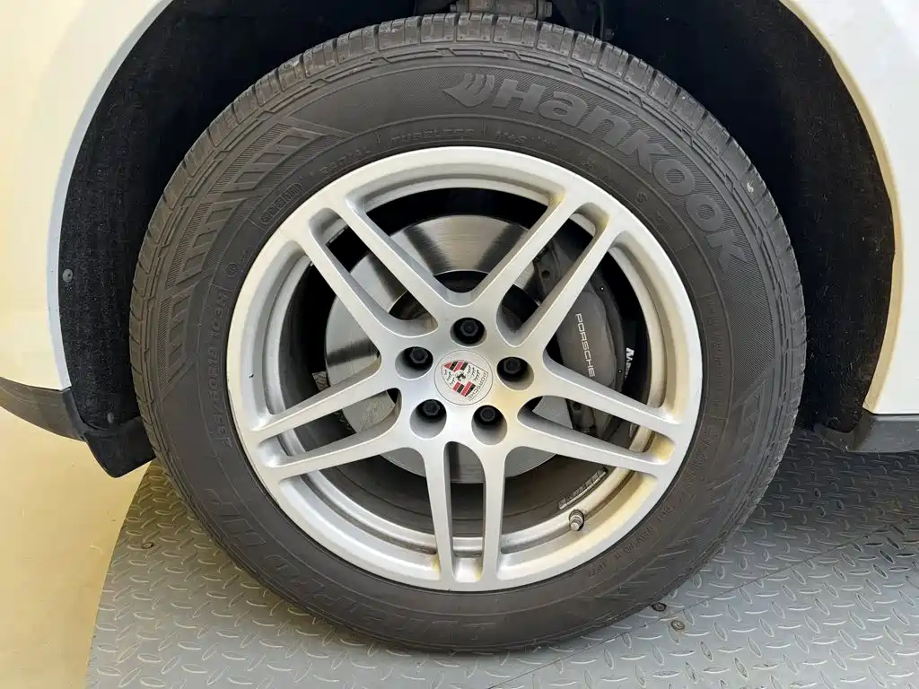 Porsche Macan — миниатюра 10