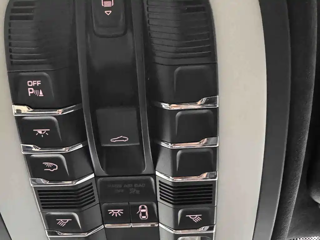 Porsche Cayenne — миниатюра 27