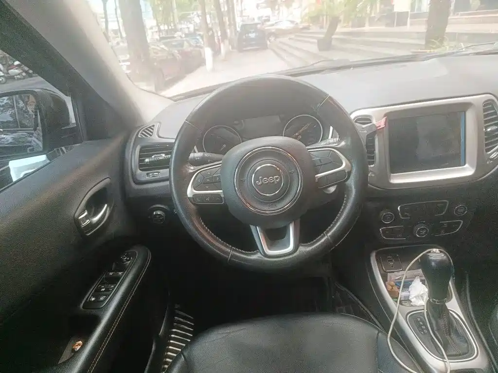 Jeep Compass — миниатюра 11