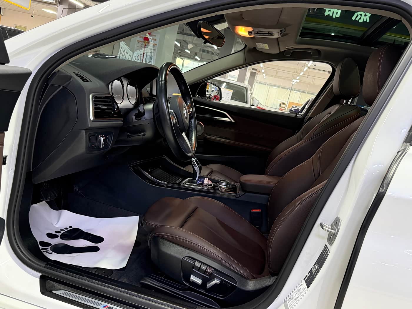 BMW 1 Series 1.5 л 2023 г. Белый, пробег 28000 км