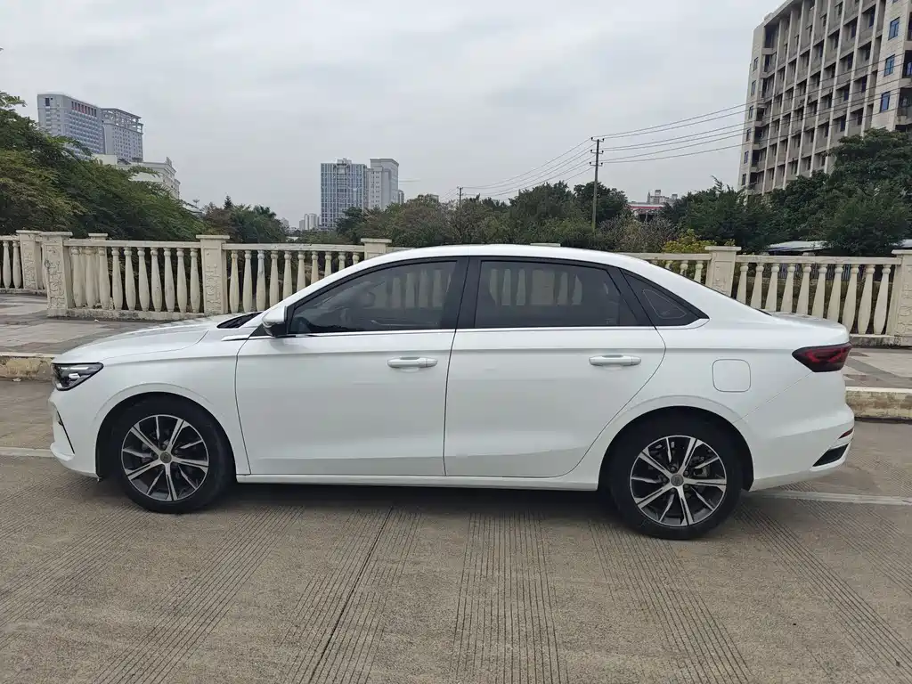 Geely Emgrand — миниатюра 15