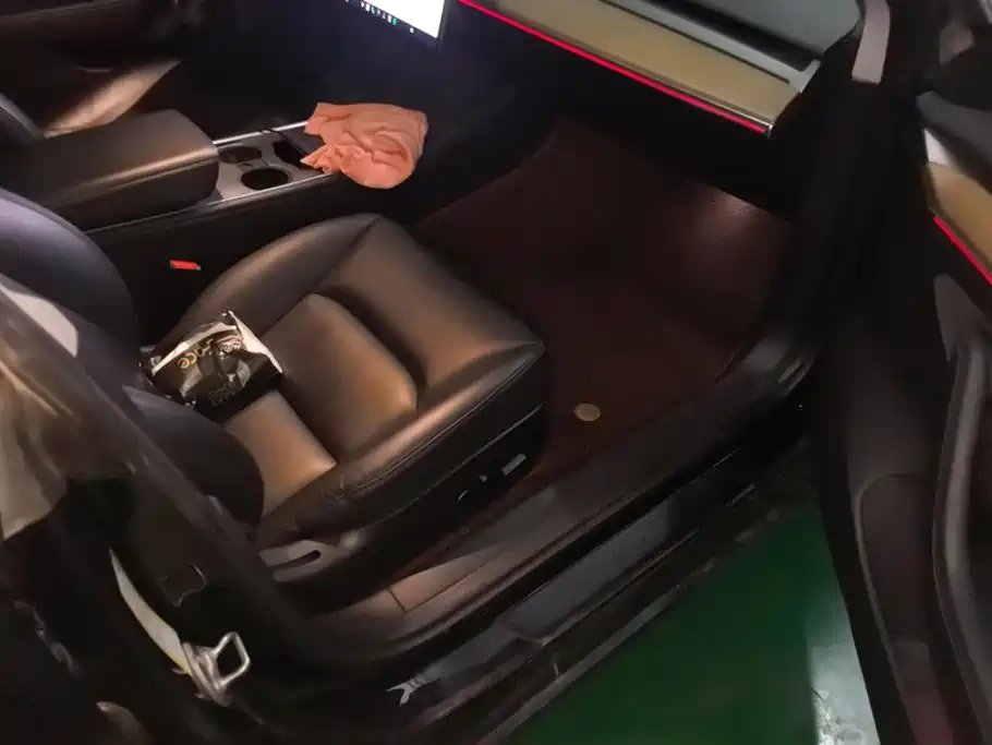 Tesla Model 3 — миниатюра 8