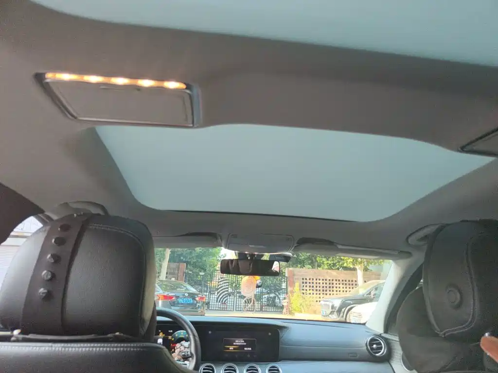 Mercedes-Benz E-Class — миниатюра 14