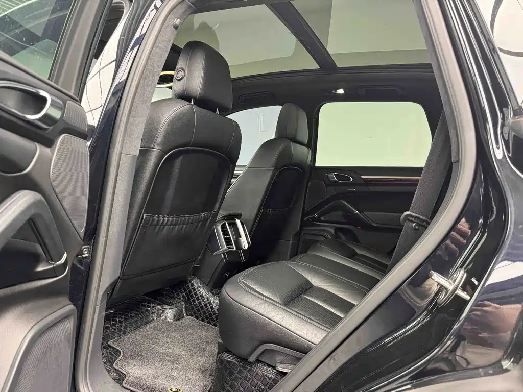 Porsche Cayenne — миниатюра 20