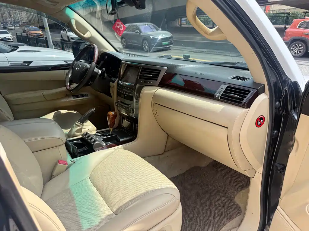 Lexus LX — миниатюра 13