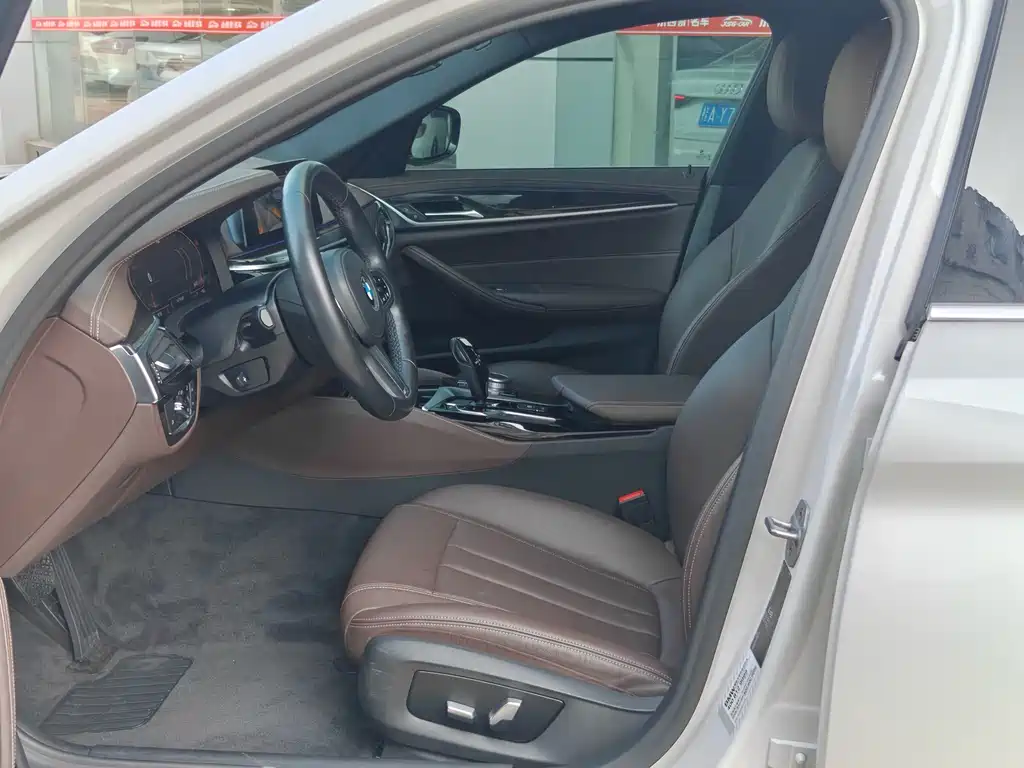 BMW 5 Series — миниатюра 5