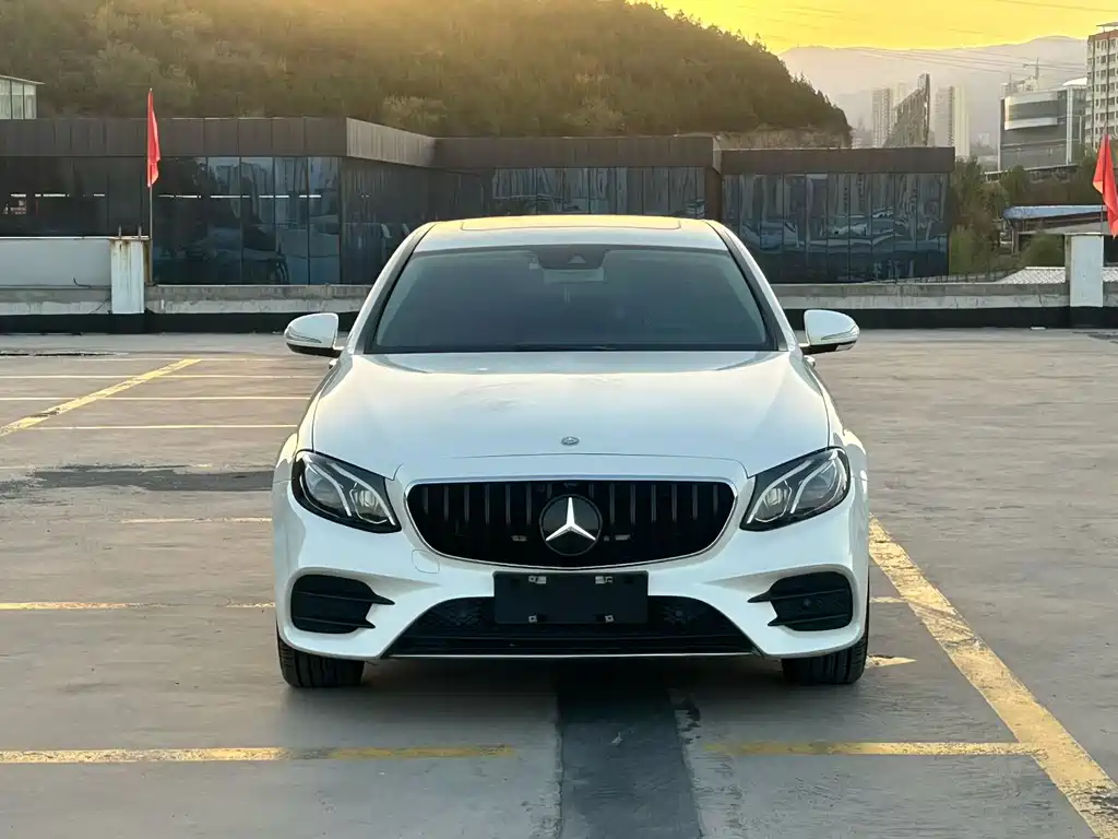 Mercedes-Benz E-Class — миниатюра 2