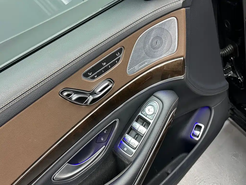 Mercedes-Benz S-Class — миниатюра 11