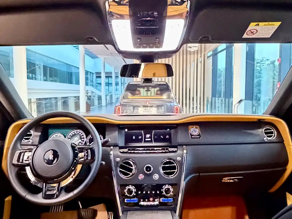 Rolls-Royce Cullinan 2018 мест