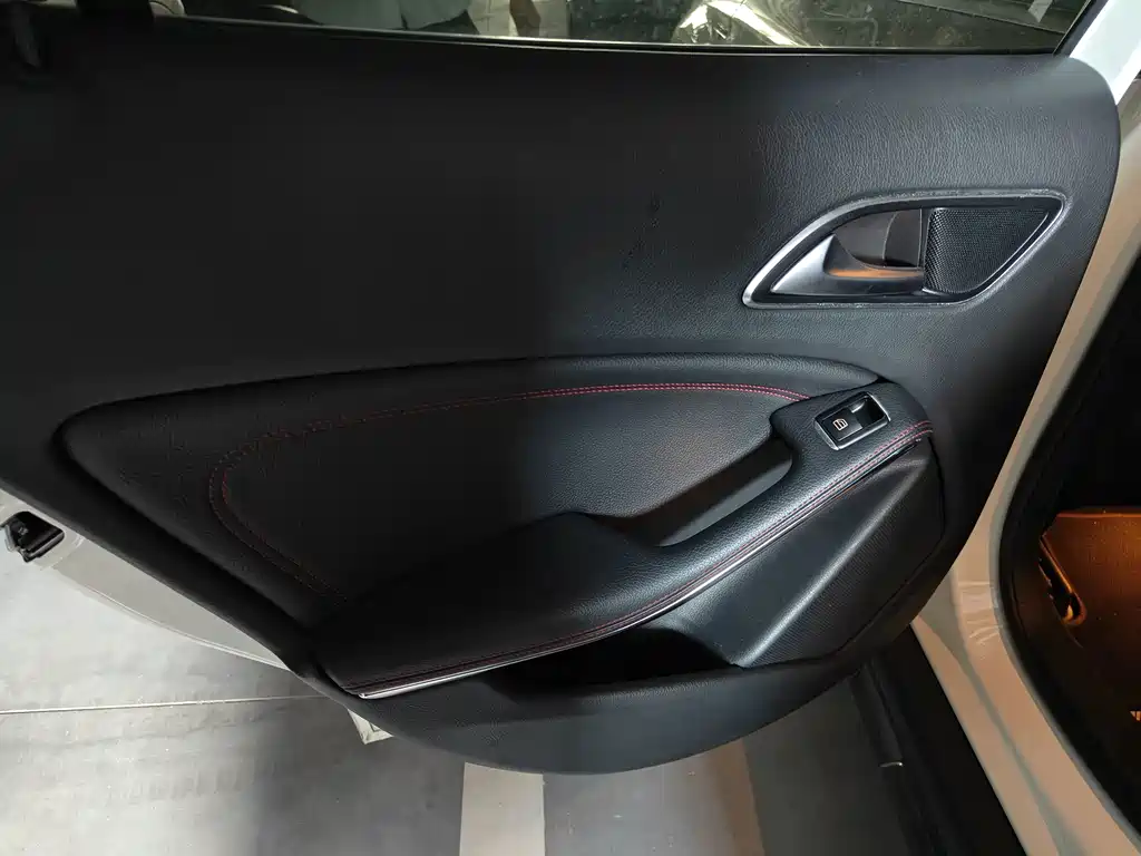 Mercedes-Benz GLA AMG — миниатюра 10