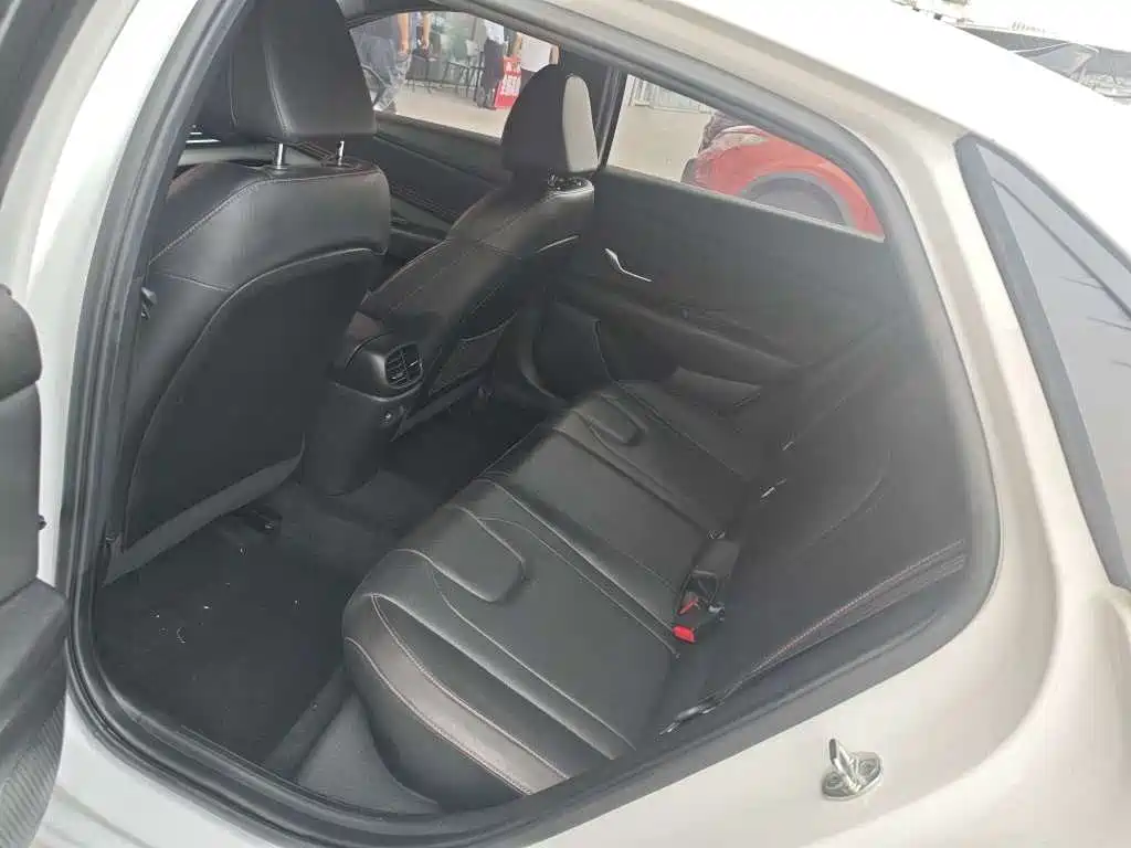Hyundai Elantra — миниатюра 6