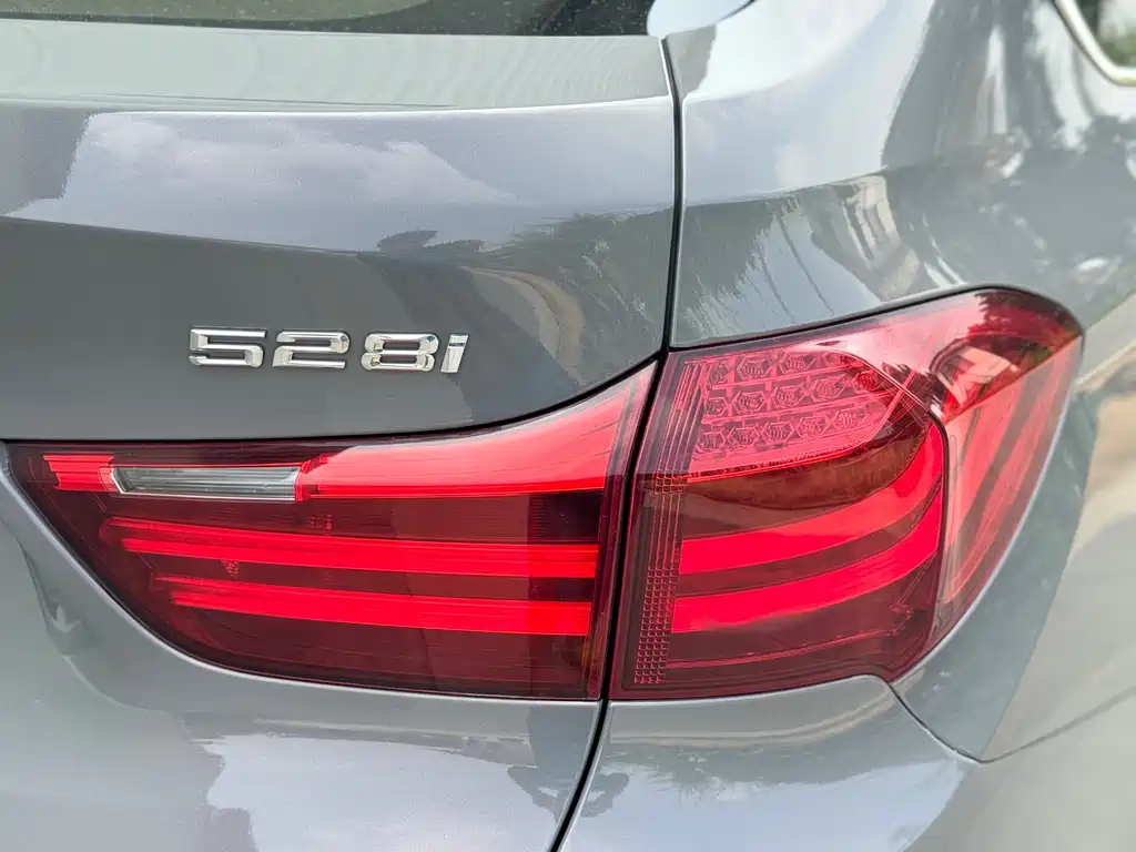 BMW 5 Series GT — миниатюра 25