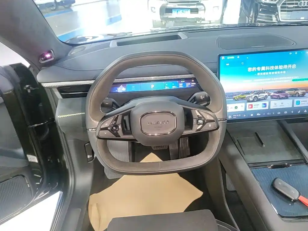 Lynk & Co 10 — миниатюра 11