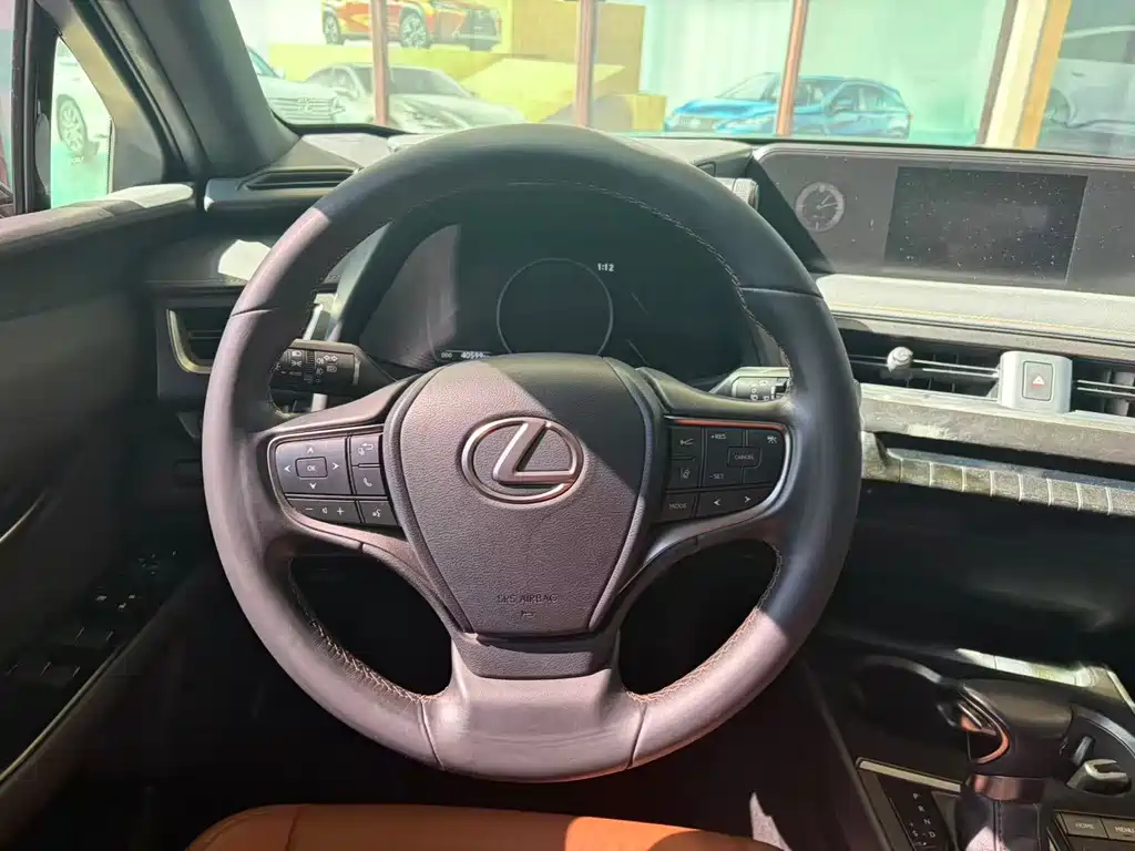 Lexus UX — миниатюра 7