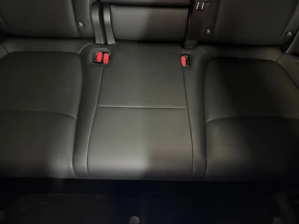 Tesla Model Y — миниатюра 13