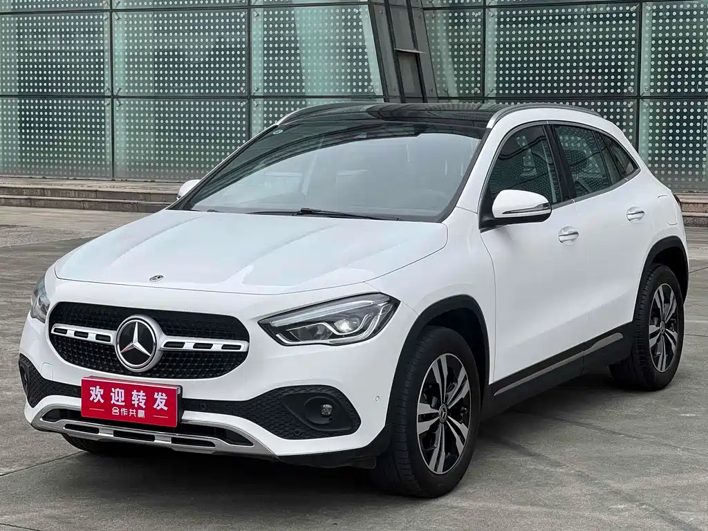 MERCEDES-BENZ GLA