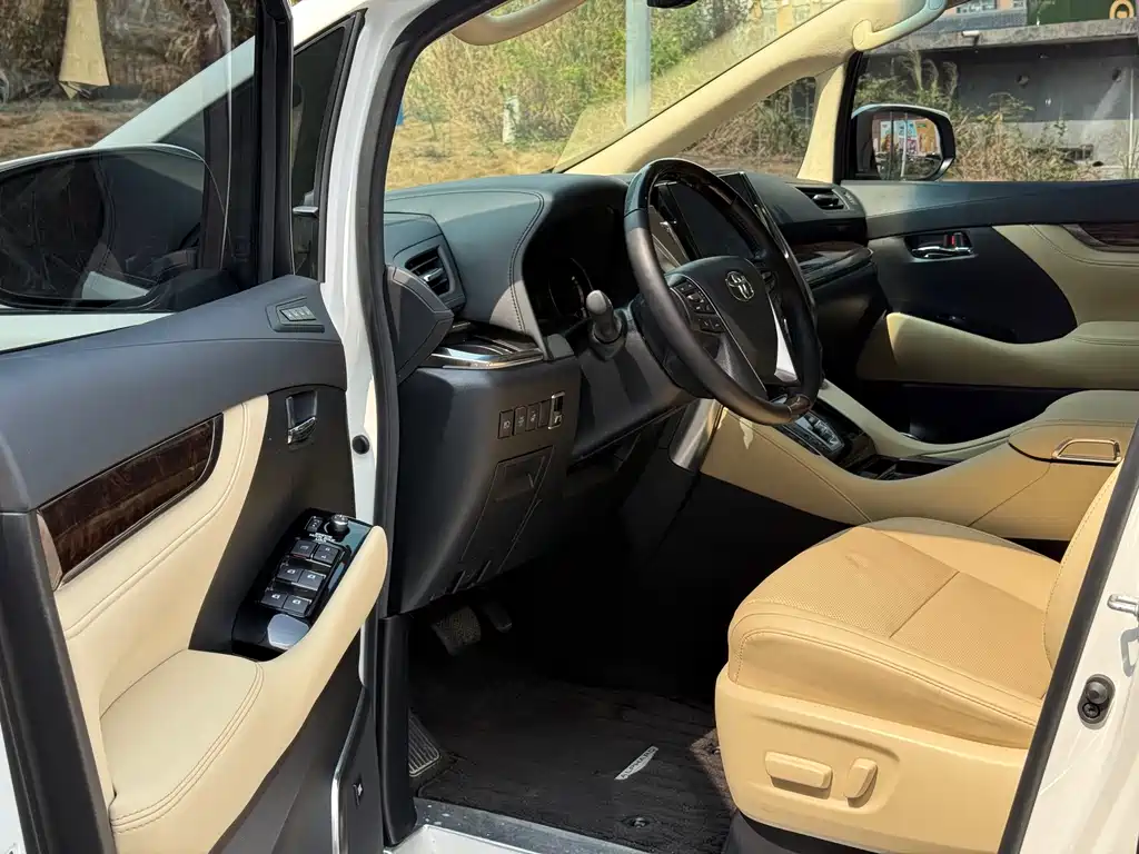 Toyota Alphard 2020 2.5L Luxury
