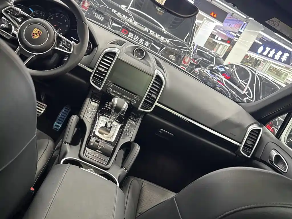 Porsche Cayenne — миниатюра 6