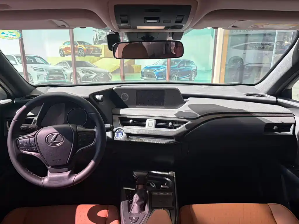 Lexus UX — миниатюра 3