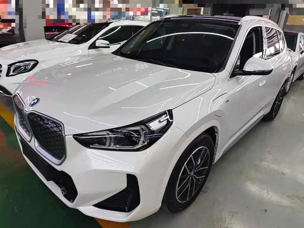 BMW iX1 2025