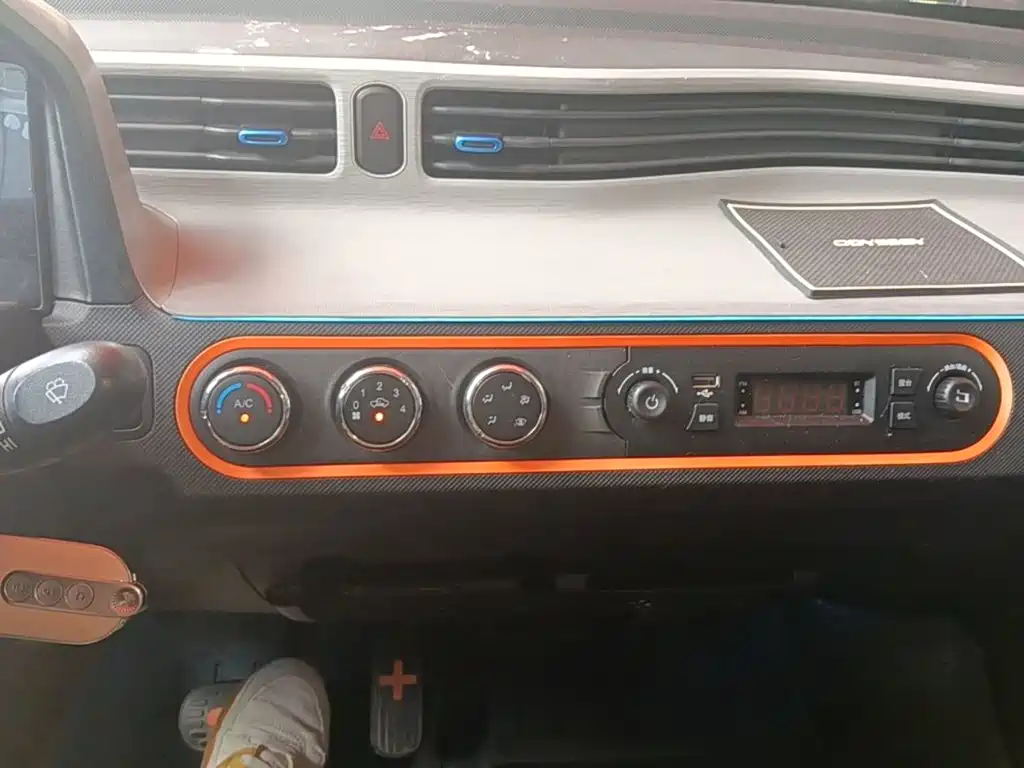 Wuling MINIEV — миниатюра 13
