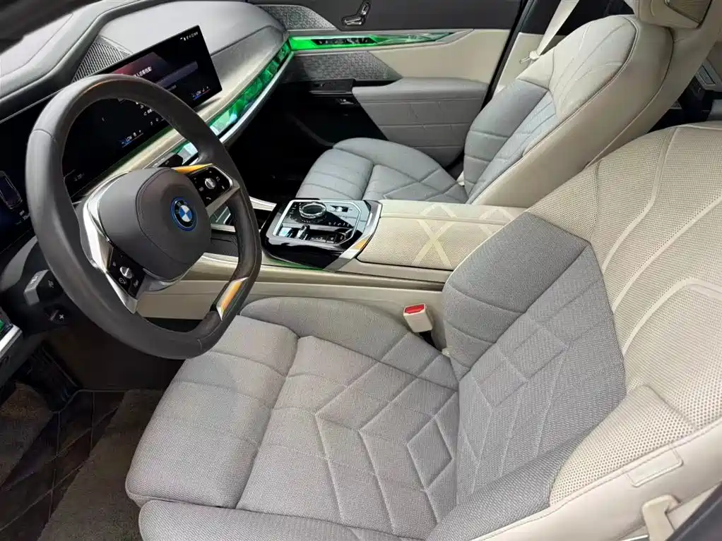 BMW i7 — миниатюра 8