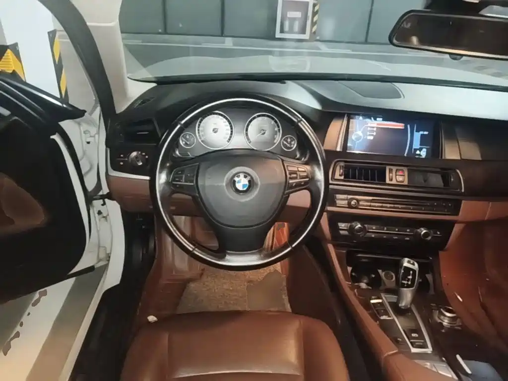BMW 5 Series — миниатюра 15