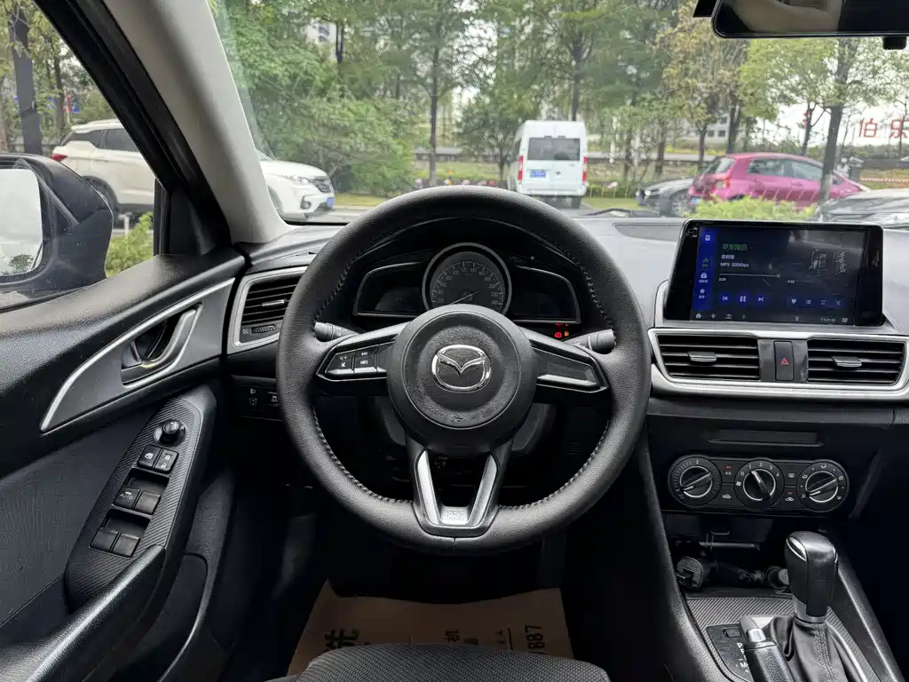 Mazda 3 Axela - фото 13