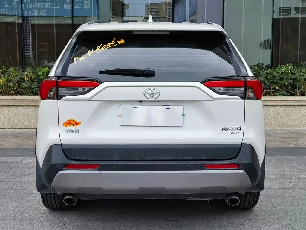 Toyota RAV4 — миниатюра 6