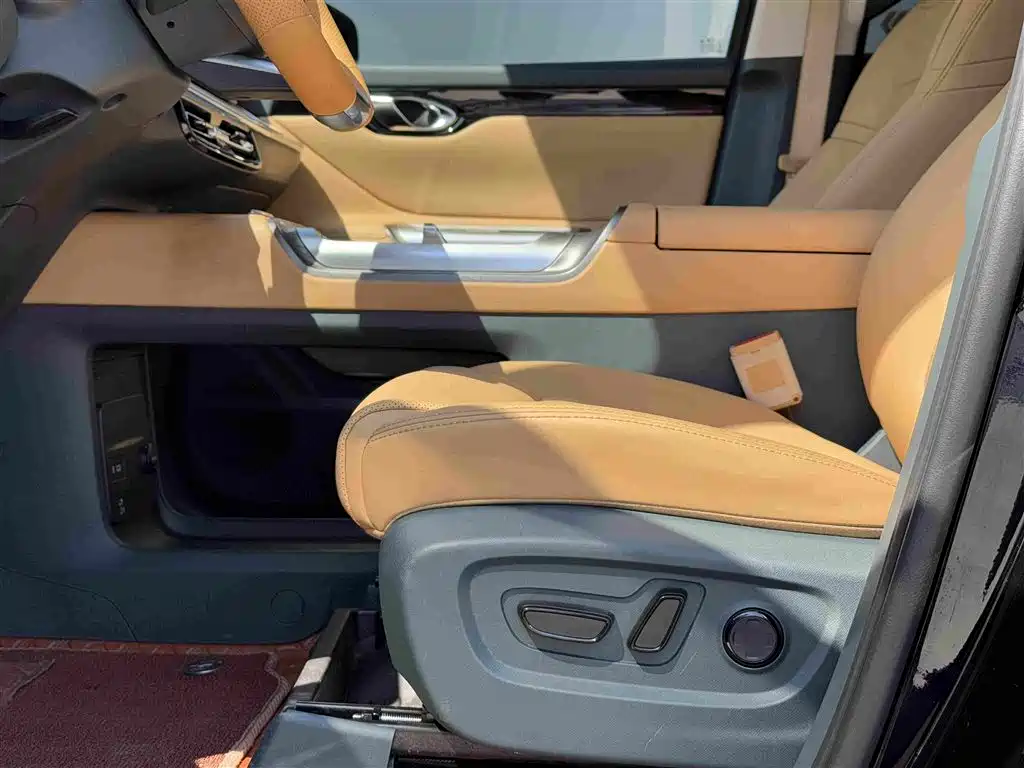 GAC Motor Trumpchi E8 PHEV — миниатюра 10