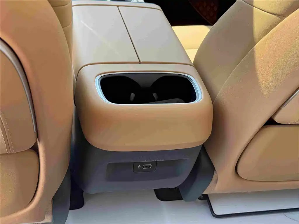 GAC Motor Trumpchi E8 PHEV — миниатюра 15
