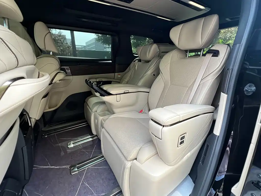 Toyota Alphard — миниатюра 6